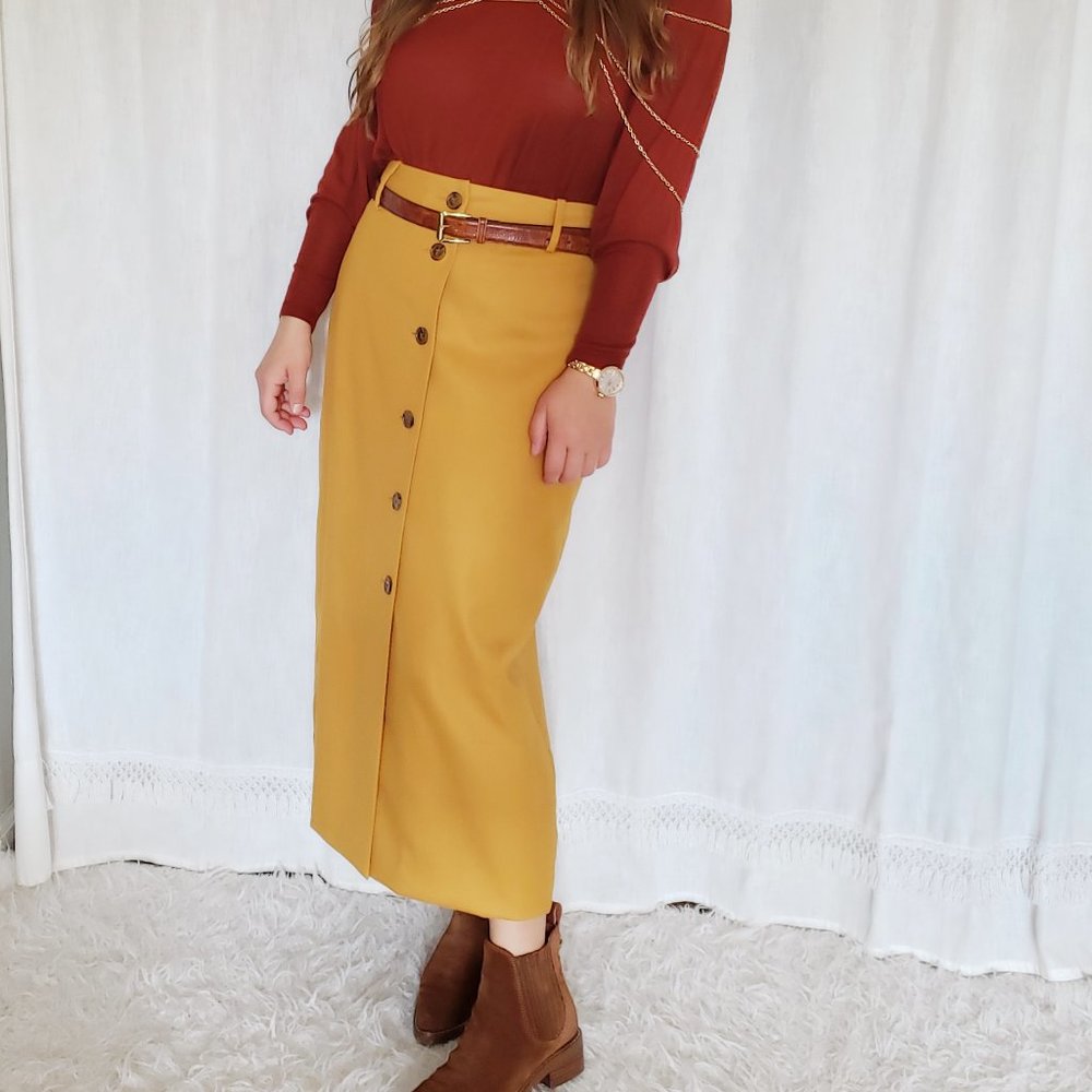 Mustard yellow skirt with buttons